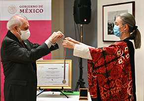 Professor Sergio Aguilar-Gaxiola receives the Ohtli Award medal from Mexican Consul General Liliana Ferrer