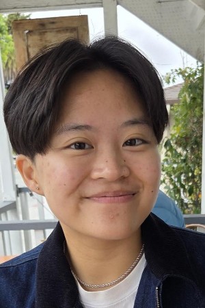 quyhn smiling