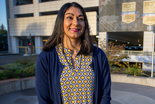 Virpal, empleada de UC Davis Health