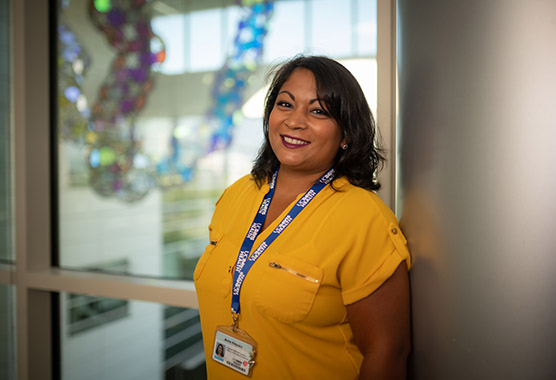 Asha, empleada de UC Davis Health