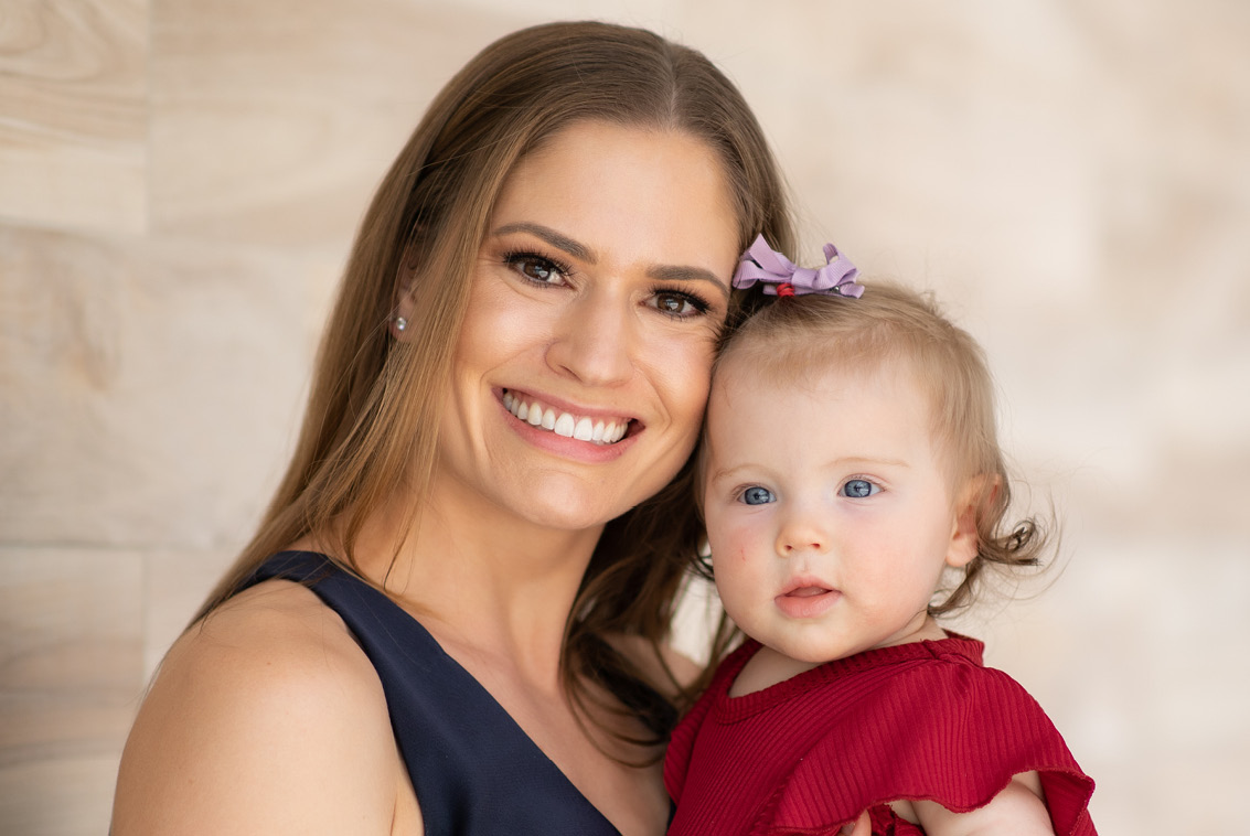 Erin, empleada de UC Davis Health, y su hijo