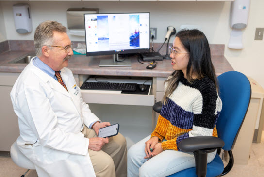 Physician with patient using artificial intelligence 