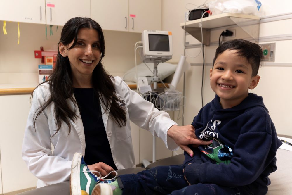 physician with pediatric paitent