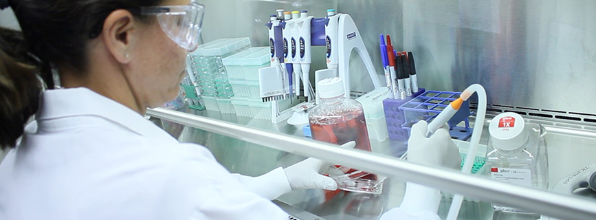  Lab worker